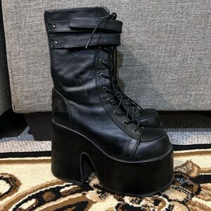 Size 9 Demonia’s Camel-250